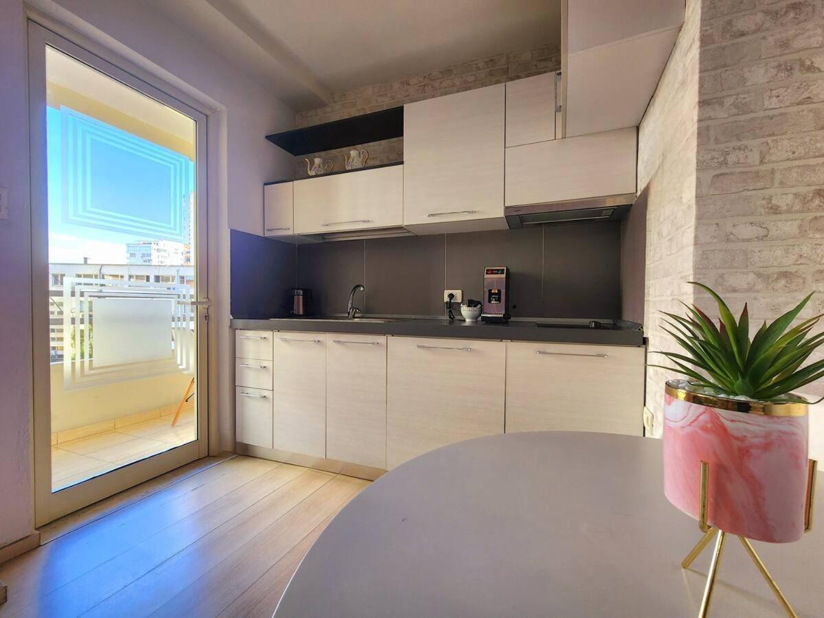 Apartamento Skanderbeg Deluxe Flat W 24h Check In Tirana